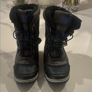 Totes Kids Black and Blue Winter Boots